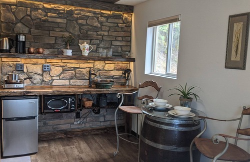 Spirit Lake Cabina | Lakefront guest house, dock access. Kayak, peddleboat, and rowboat... fishing.