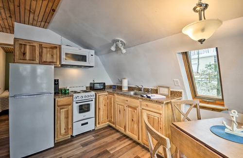 Town of Diana Cabina | Lakefront Harrisville Cabin w/ Dock & Decks!