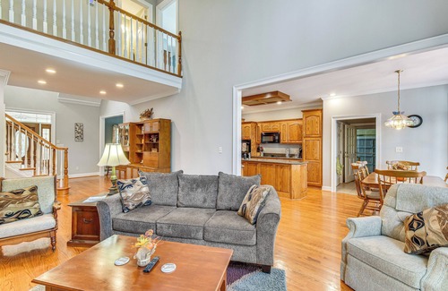 Reed Creek Casa | Lakefront Hartwell Retreat w/ Gas Grill & Deck!