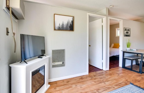 Kimberling City Casa | Lakefront Haven Boat Slip, Deck and Community Pool!