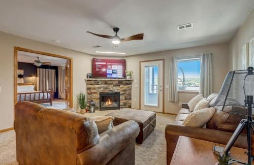 Lake Delton Casa | Lakefront Haven for Families Golfers and Girls Trips