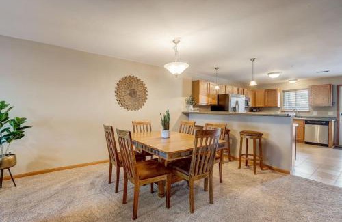 Lake Delton Casa | Lakefront Haven for Families Golfers and Girls Trips