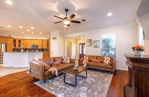 Quinlan Casa | Lakefront Haven- Relax, Fish, Dock on Lake Tawakoni