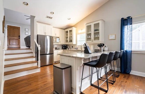 Waleska Casa | Lakefront -Heated Pool -EV Charger -Dock -Fire Pit -Kayaks -Game Room