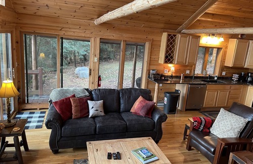 Lac du Flambeau Casa | Lakefront Hemlock house on 3 acres, 5-Bdrm retreat on private lake, near casino