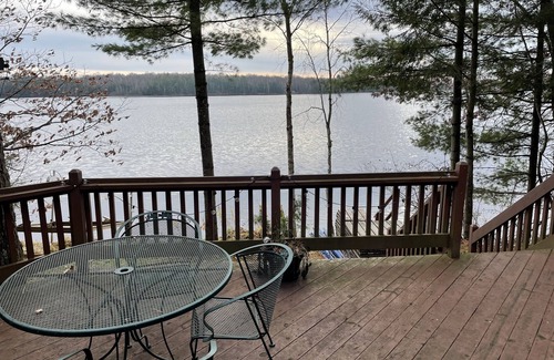 Lac du Flambeau Casa | Lakefront Hemlock house on 3 acres, 5-Bdrm retreat on private lake, near casino