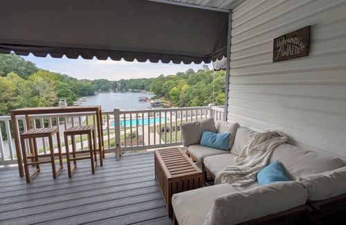 North Shore Condominio | Lakefront Hideaway - Outdoor Balcony Perfect for Relaxing