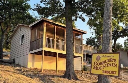 Boulder Point Cabina | Lakefront Hideaway w/Dock + Pool. Pet-Friendly!