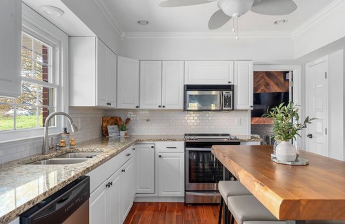 Williamstown Casa | Lakefront + Hiking Trail + Huge Family Friendly House + near Ark Encounter