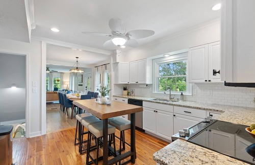 Williamstown Casa | Lakefront + Hiking Trail + Huge Family Friendly House + near Ark Encounter