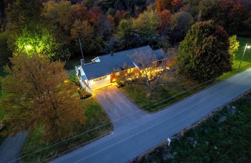 Williamstown Casa | Lakefront + Hiking Trail + Huge Family Friendly House + near Ark Encounter
