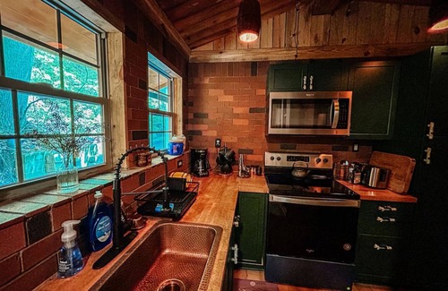 Martinsville Apartamento | Lakefront Hilltop Cabin Hot tub Firepit