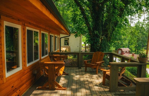 Martinsville Apartamento | Lakefront Hilltop Cabin Hot tub Firepit