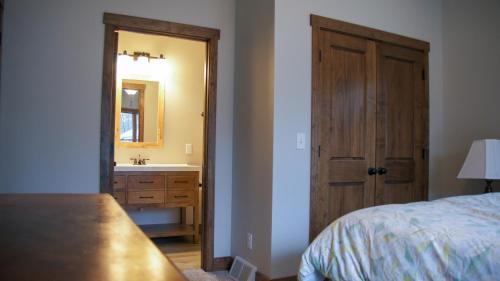 Waupaca Casa | Lakefront Home 4 Bedroom 4 Bath Sleeps 12
