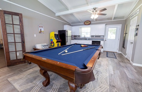 Anderson Casa | Lakefront Home, 6BR / 4BA, aguas profundas / muelle, perfecto para estadías multifamiliares