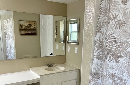 The Lakes Casa | Lakefront Home Air Hockey, Pool Table & Fast Wi-Fi
