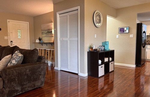 The Lakes Casa | Lakefront Home Air Hockey, Pool Table & Fast Wi-Fi