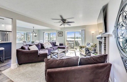 Paddock Lake Casa | Lakefront home. Beach and park.