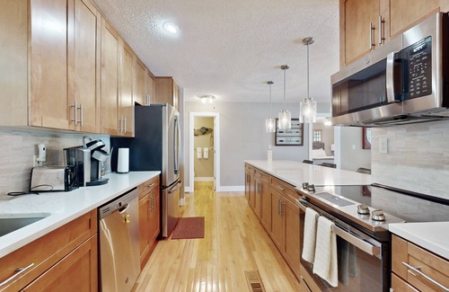 Lake of the Ozarks Casa | Lakefront home expansive views, patio kayaks and fire pit