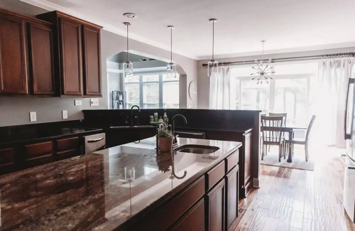 Bracey Casa | ★Lakefront Home Gaston Getaway★6 BDR★BBQ★Sleep 22