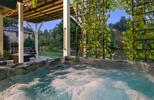Marion Casa | Lakefront Home, Hot tub, Fire Pit, Games, & Movie Room!