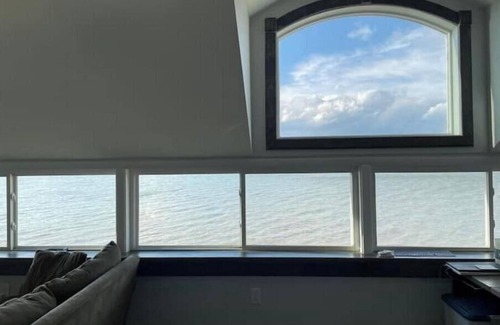 Vermilion Casa | Lakefront Home Huron/Vermillion Amazing View
