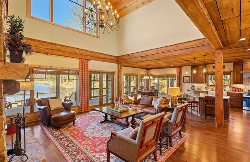 Blowing Rock Cabina | Lakefront home in 100 acre community/mountain views, shopping & dining all close