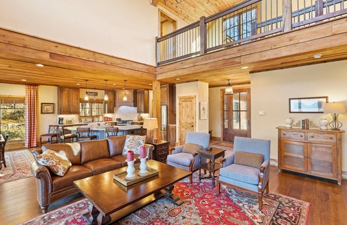 Blowing Rock Cabina | Lakefront home in 100 acre community/mountain views, shopping & dining all close