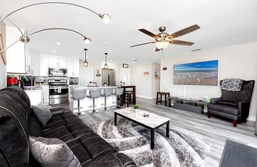 Lake Shore Estates Casa | Lakefront home near beaches with waterview, pets ok