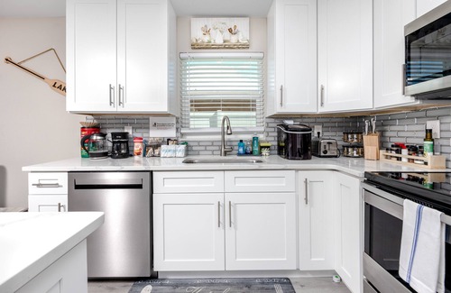 Lake Shore Estates Casa | Lakefront home near beaches with waterview, pets ok