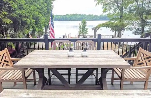 Lake Harmony Estates Casa | Lakefront home offering private dock, beach, fishing and kayaks for activities.