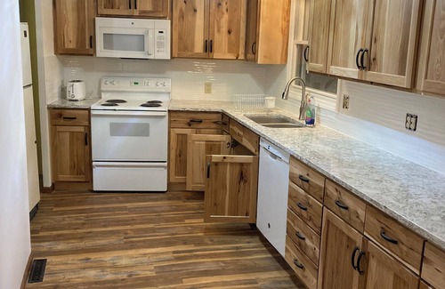 Wautoma Cabina | Lakefront Home on quiet sandy lake near peaceful Wautoma Kayaks, Canoe, beach