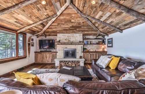 Presque Isle Cabina | Lakefront home on snowmobile trail with kayaks/SUP, fireplace, game room & AC
