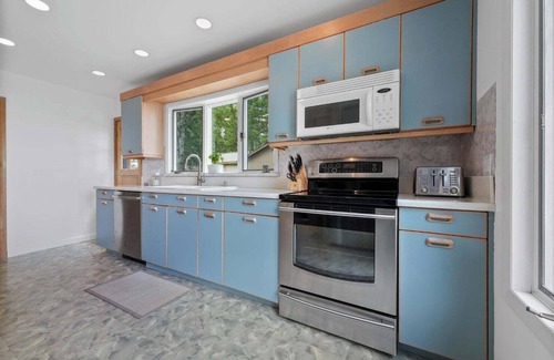 Higgins Lake Casa | LAKEFRONT HOME w BEACH @ HIGGINS LAKE!