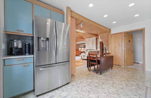 Higgins Lake Casa | LAKEFRONT HOME w BEACH @ HIGGINS LAKE!