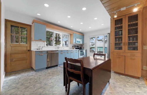 Higgins Lake Casa | LAKEFRONT HOME w BEACH @ HIGGINS LAKE!