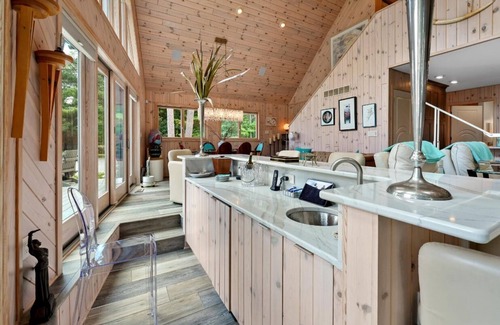 Higgins Lake Casa | LAKEFRONT HOME w BEACH @ HIGGINS LAKE !