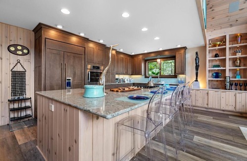 Higgins Lake Casa | LAKEFRONT HOME w BEACH @ HIGGINS LAKE !