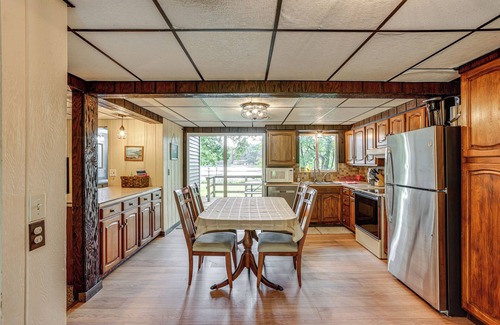 Brohman Cabaña | Lakefront Home w/Deck: Central Michigan Escape!