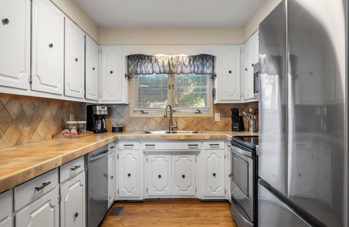 Mount Mourne Casa | Lakefront Home w/Dock, Game Room & Hot Tub | Ponderosa Peninsula by AvantStay