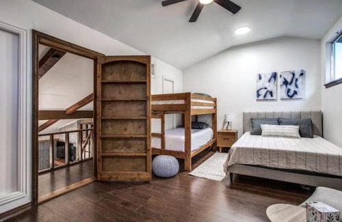 Point Venture Casa | Lakefront Home w Dock + 2 Cozy Decks Views
