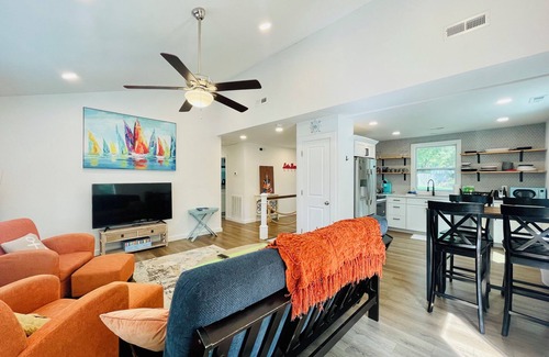 Gallatin Casa | Lakefront Home w/ Dock on Old Hickory Lake