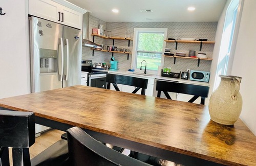 Gallatin Casa | Lakefront Home w/ Dock on Old Hickory Lake