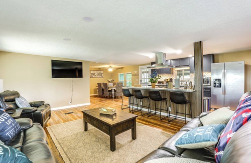 Edgewood Casa | Lakefront Home w/ Hot Tub & Dock in Orlando!