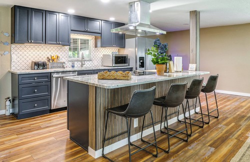 Edgewood Casa | Lakefront Home w/ Hot Tub & Dock in Orlando!