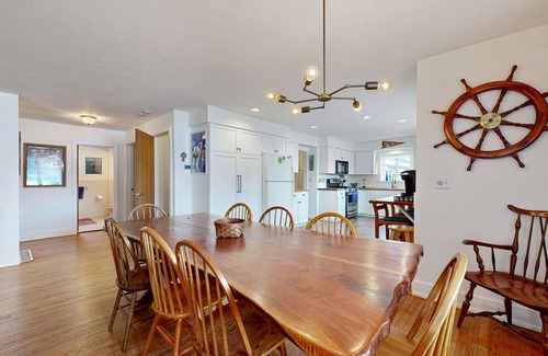 Alden Casa | Lakefront home w/ large yard, sandy beach area, dock, & WIFI, near golf & trails