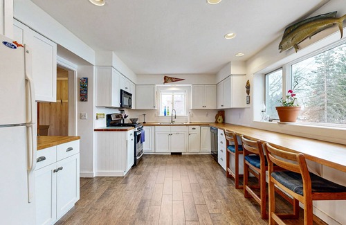 Alden Casa | Lakefront home w/ large yard, sandy beach area, dock, & WIFI, near golf & trails