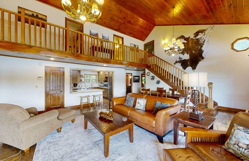 Rock Harbor Cabina | Lakefront home with amazing views, grill, fire pit, private dock, & AC