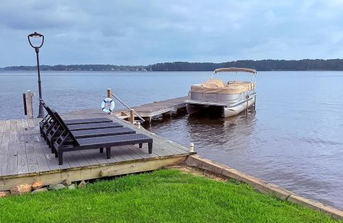 Cross Hill Casa | Lakefront Home with Hot Tub and Dock in Cross Hill!