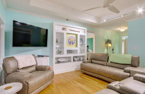 Cross Hill Casa | Lakefront Home with Hot Tub and Dock in Cross Hill!